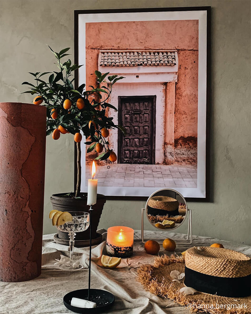 Stilleben varm jordnära inredning - rund bordsspegel